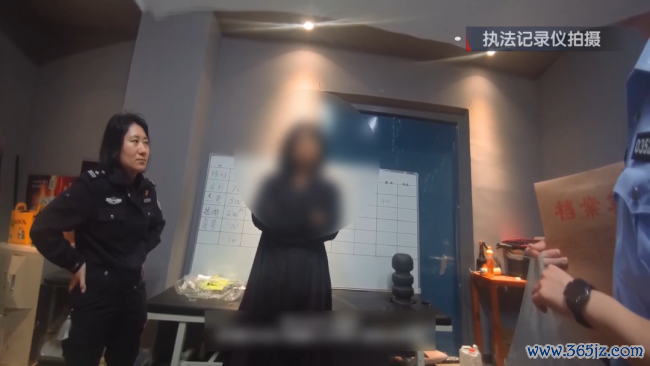 北京一化妆师坏心调包退货被刑拘 4年作案涉案金额高大